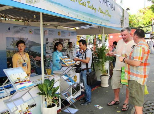 Gian hàng Du lịch Bình Thuận tại Ngày hội Du lịch thành phố Hồ Chí Minh năm 2015